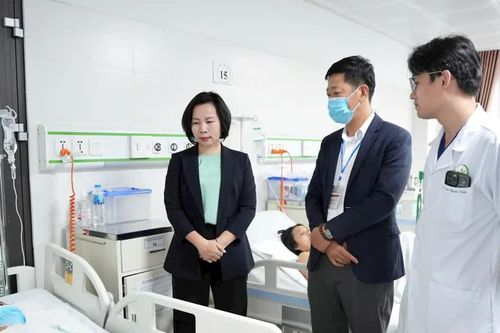 Chủ tịch Ủy ban Mặt trận Tổ quốc Việt Nam TP Hà Nội thăm, động viên các nạn nhân trong vụ lật xe tại Lào Cai