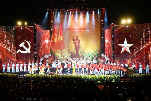Bồi đắp khát vọng cống hiến và sáng tạo cho đội ngũ văn nghệ sĩ