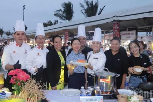 Khai mạc Lễ hội ẩm thực 'Khơi sóng bình minh-Hương vị biển xanh'