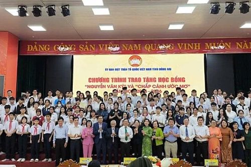 Đồng Nai trao 865 triệu đồng học bổng cho 150 học sinh, sinh viên