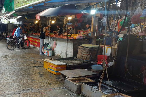 Chợ truyền thống 'vật lộn' trong thời đại thương mại điện tử
