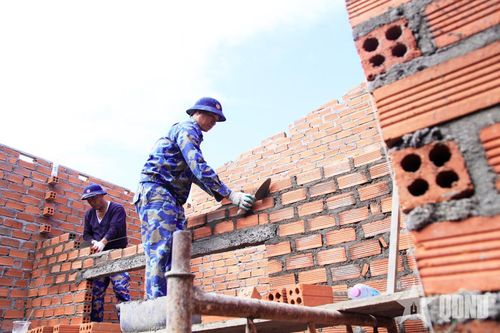 Tư lệnh Vùng 4 Hải quân thăm, động viên cán bộ, chiến sĩ đang thực hiện Chiến dịch Quang Trung