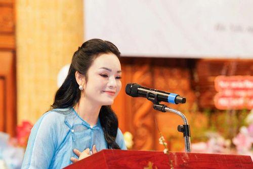 Tân Nhàn 'chốt sổ' 2025 với chức danh Phó Giáo sư cùng lời hứa đặc biệt