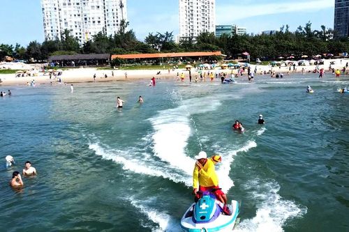 Phố phường rực rỡ đón năm mới