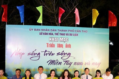 Hơn 100 hình ảnh tái hiện nhịp sống trên sông nước miền Tây xưa và nay
