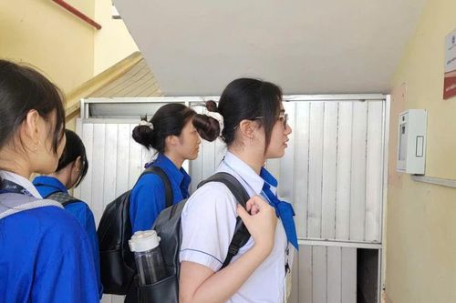 Trường học ở Cà Mau 'nói không' với điện thoại, điểm danh bằng khuôn mặt
