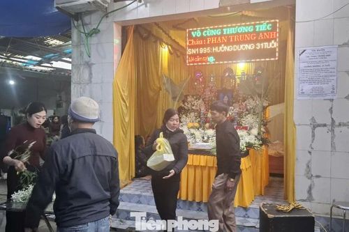 Xót xa đám tang cô giáo trẻ tử vong trong vụ lật xe ở Lào Cai