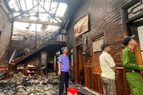 Nghi án nghịch tử đốt nhà: Công an đã đưa đối tượng đi cai nghiện