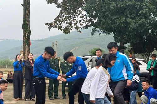 Tuổi trẻ Hà Tĩnh chung tay chăm lo đồng bào người dân tộc Chứt