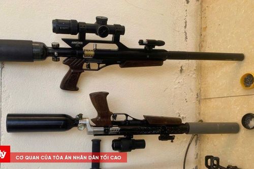 Giấu súng trong hang đá để đi săn