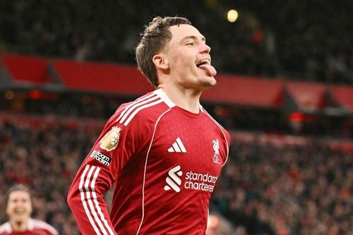 Liverpool thắng vất vả đội bét bảng