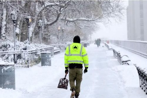 Bão tuyết bao phủ New York, hàng nghìn chuyến bay bị hủy