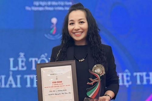 Đại tá Thu Hà đón tin vui, vợ chồng NSND Trịnh Kim Chi mặn nồng