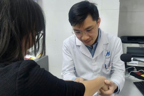 Bỏ qua đốm nhỏ ở mắt, người phụ nữ mất luôn tuyến lệ