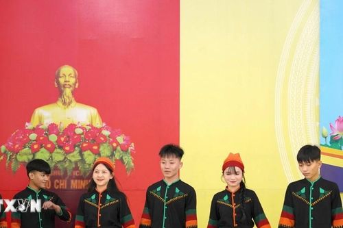 Quảng Trị: Giao nhận trang phục sinh hoạt cộng đồng truyền thống đồng bào Chứt