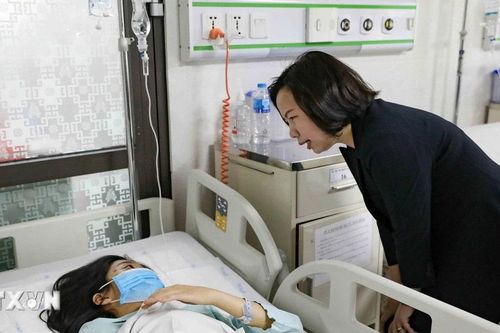 Hà Nội: Thăm hỏi, động viên các nạn nhân trong vụ lật xe khách tại Lào Cai