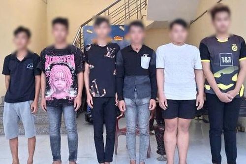 Xác định nhóm thanh thiếu niên ném đá vào ô tô đang chạy trên đường cao tốc