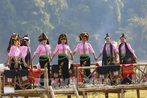 Sam Mứn bừng sáng sắc màu lễ hội vùng cao
