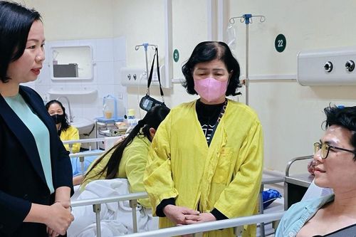 Mặt trận Tổ quốc TP Hà Nội thăm, động viên các nạn nhân vụ tai nạn tại Lào Cai đang điều trị