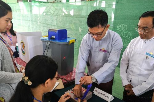 Myanmar bắt đầu tổng tuyển cử theo ba giai đoạn