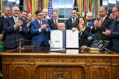 Nhìn lại năm đầu tiên trong nhiệm kỳ của Tổng thống Donald Trump - Chuyển thế, đổi vai