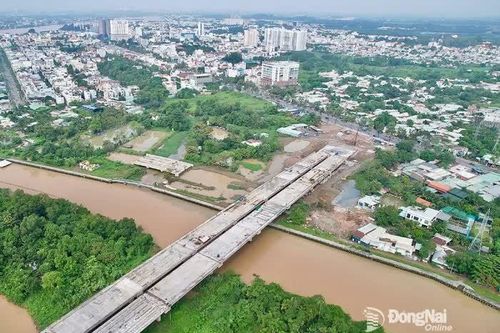 Sản lượng thi công Dự án Đường trục trung tâm đạt gần 71% giá trị hợp đồng