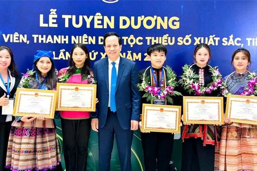 19 học sinh dân tộc thiểu số Lào Cai được tuyên dương xuất sắc, tiêu biểu toàn quốc