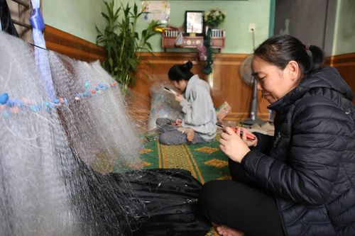 Trăm năm nghề đan lưới ở Cồn Sẻ