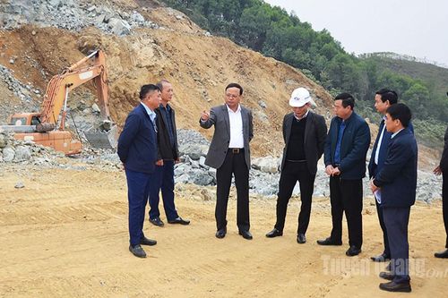 Phó Chủ tịch Thường trực UBND tỉnh Nguyễn Mạnh Tuấn kiểm tra tiến độ Dự án cao tốc Tuyên Quang - Hà Giang
