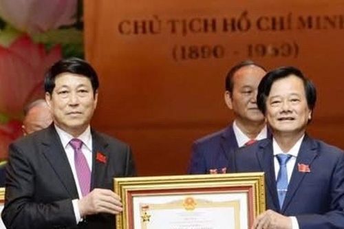 Thầy thuốc Nhân dân Tạ Văn Trầm được phong tặng danh hiệu Anh hùng Lao động