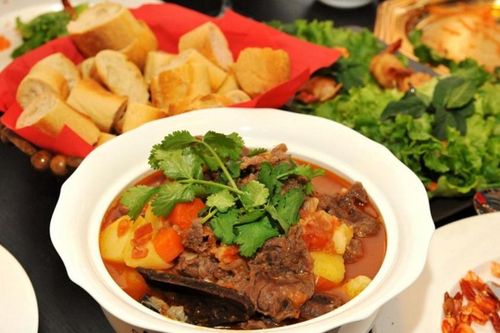 Cuối tuần với món bò hầm rượu vang đậm vị Âu