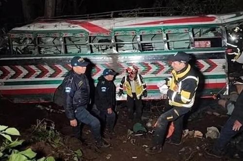 Xe buýt lao xuống khe núi khiến hơn 30 người thương vong tại Guatemala