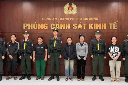 Bắt tạm giam nhóm đối tượng sản xuất dầu gió giả bằng hóa chất