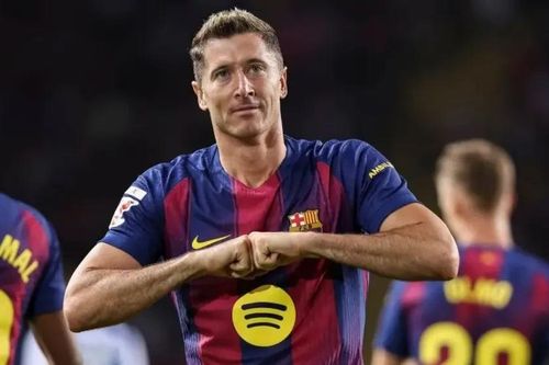 Barcelona không mua tiền đạo mới thay Lewandowski