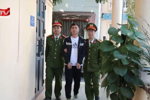 Vạch trần chiêu trò 'hô biến' nước giặt trôi nổi thành hàng ngoại
