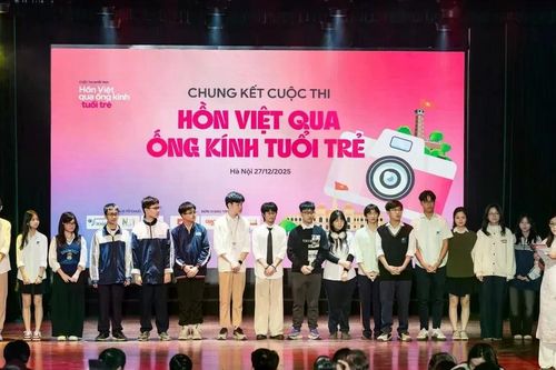 Học sinh đam mê nhiếp ảnh với cuộc thi 'Hồn Việt qua ống kính tuổi trẻ 2025'