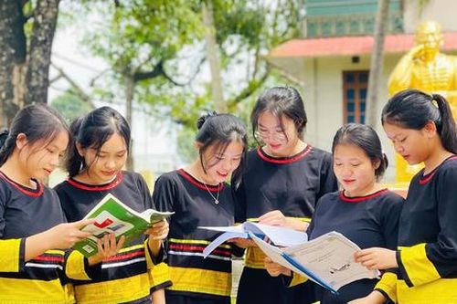 Phấn đấu tuyển mới mỗi năm từ 2.000-2.500 sinh viên người dân tộc thiểu số