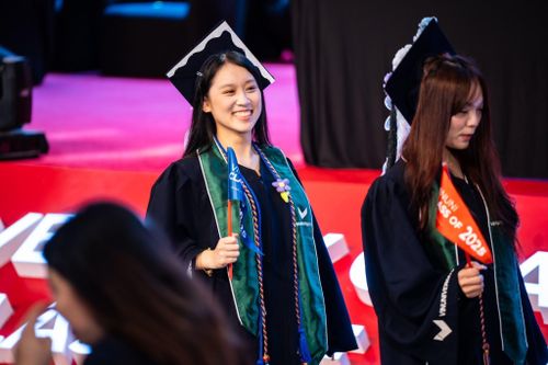 Những đại học tại Việt Nam có mức học phí tiền tỷ