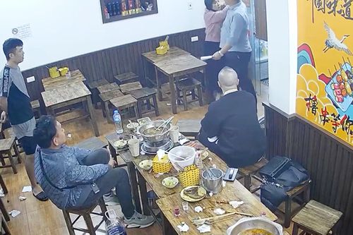 Nam thực khách Trung Quốc sàm sỡ nữ chủ quán ăn ở Hà Nội