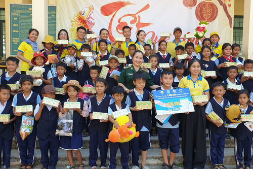 Nối yêu thương đến các bản làng