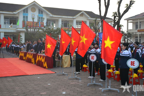 Hơn 20.000 học sinh Hà Tĩnh dự phát động Cuộc thi 'Em yêu biển, đảo quê hương'