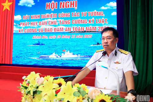 Gắn kết với địa phương, gia đình trong quản lý bộ đội