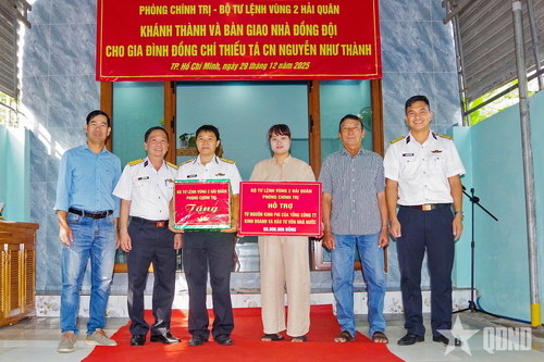 Vùng 2 Hải quân bàn giao Nhà đồng đội cho quân nhân có hoàn cảnh khó khăn