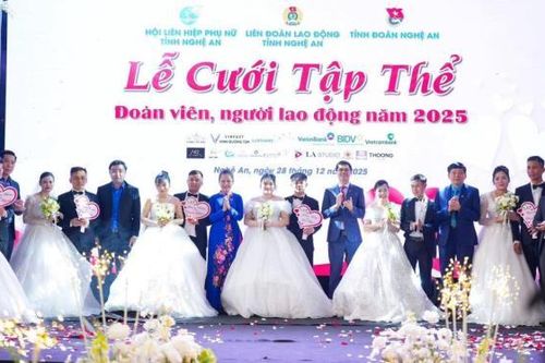 Ấm áp lễ cưới tập thể của 11 cặp đôi công nhân tại Nghệ An