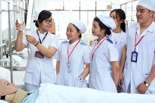 Lạm dụng từ 'quốc tế' đặt tên trường, bệnh viện: Tên quốc tế, chất lượng chưa tương xứng