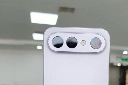 'Siêu điện thoại mini' 13 triệu khiến flagship chao đảo