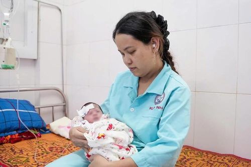 Hành trình hồi sinh trẻ sơ sinh suy dinh dưỡng bào thai, tắc tá tràng