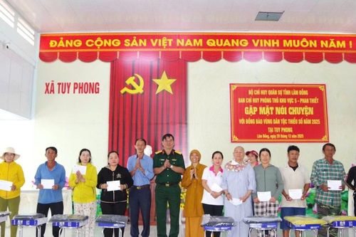 Ban Chỉ huy PTKV 5 xây dựng thế trận lòng dân ở xã Tuy Phong