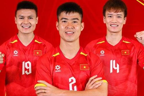 Quang Hải 'vượt mặt' Quả bóng vàng Hoàng Đức