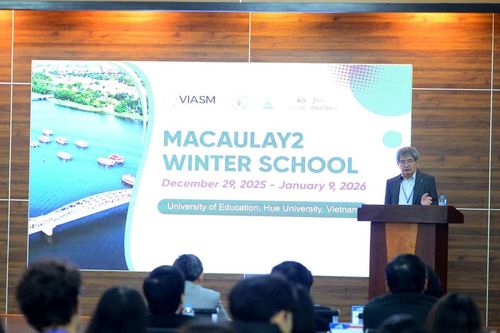 Nhiều giáo sư Toán học nổi tiếng tụ hội tại sự kiện Trường Đông quốc tế Macaulay2